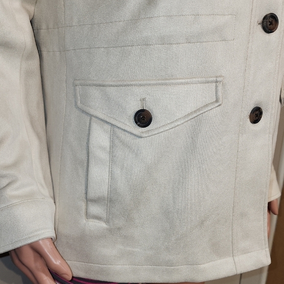 Rachel Cream Utility Jacket with Structured Design - Picture 7 of 15